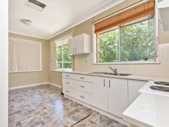 Charming 4 Lumeah Street, SOUTH TAMWORTH House for rent Liste.