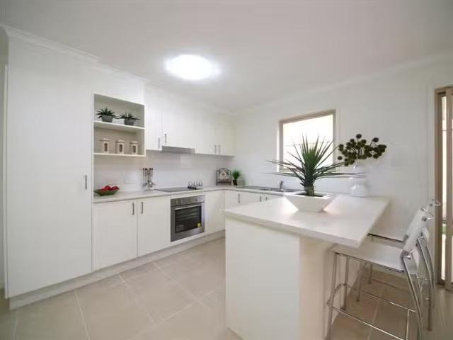Rental! 4 Lillias Street, Walloon QLD 4306