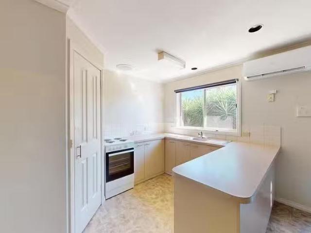 Rental! 4 Lockwood Mews, Kangaroo Flat, VIC 3555