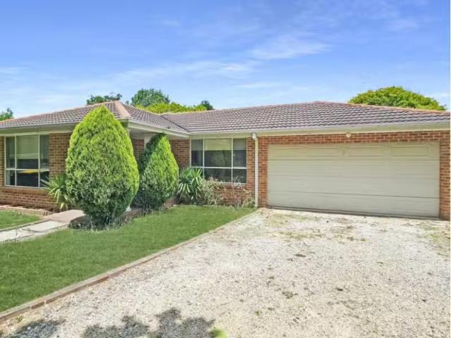 Just in! 4 Plane Tree Close, BOWRAL House for rent Listed by.
