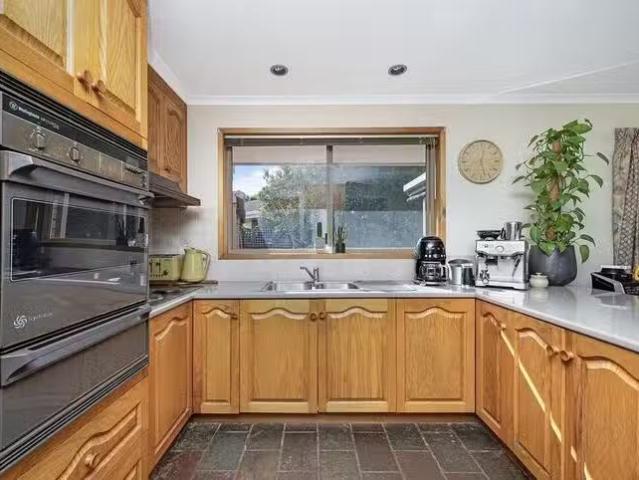 Unique 4 Truro Court, Warrnambool, VIC 3280