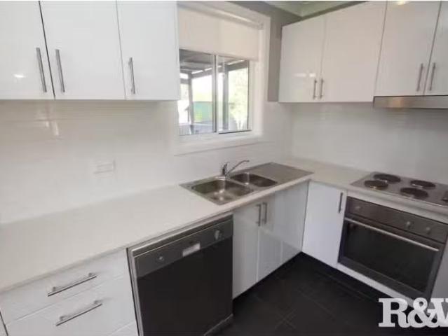 Cozy 4 Weisel Place, WILLMOT House for rent Listed by Rooty H.