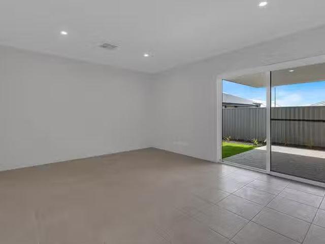 Unique 4 Yeeda Way, South Yunderup, WA 6208