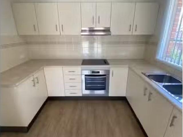 Cozy 4A Kingfisher Place, FARMBOROUGH HEIGHTS Apartment for re.