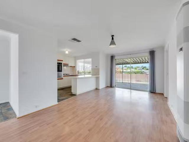 Deal! 50 Capella Drive, Hallett Cove SA 5158