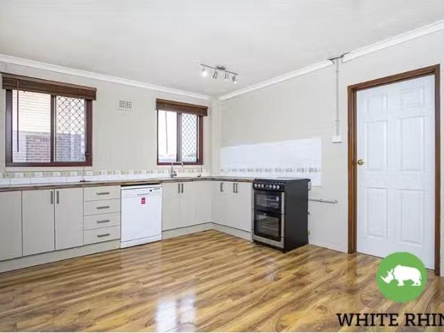 Cozy 5/10 Arthur Street, Queanbeyan Apartment for rent Listed.