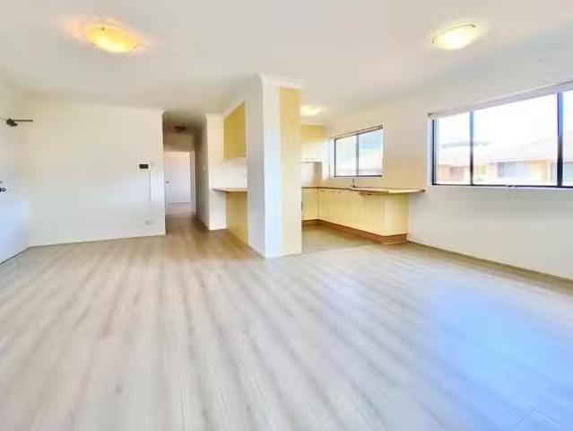Cheap 5/10 Jubilee Avenue, Carlton, NSW 2218