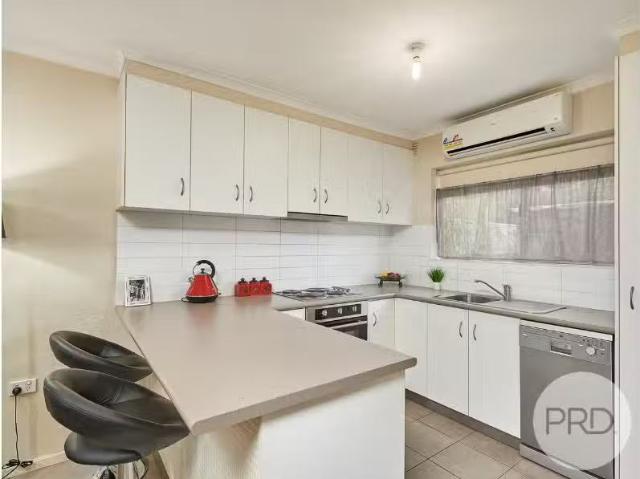 For Rent! 5/12 Higgins Avenue, Wagga Wagga Townhouse for rent.