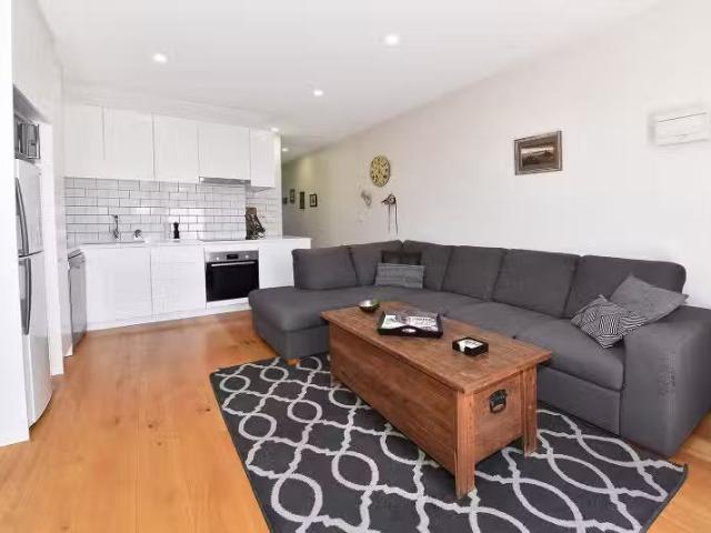 Cheap 5/16A Leonard Crescent, Ascot Vale VIC 3032