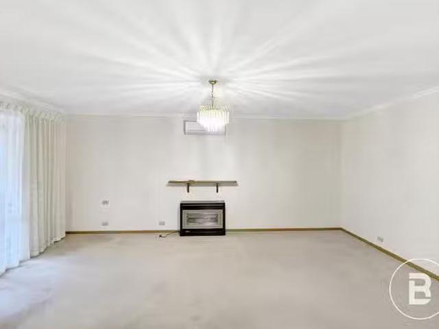 Just in! 517 Sutton Street, Sebastopol, VIC 3356
