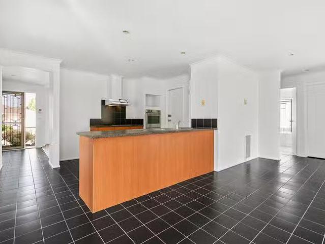 Cheap 51 The Strand, Point Cook, VIC 3030