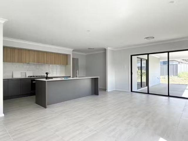 New 51 Abbotsford Street, BELLBIRD House for rent Listed by T.