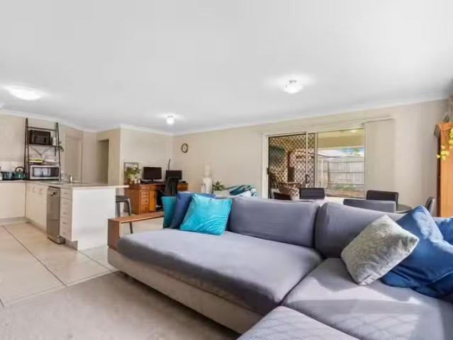 Nice 51 Lockyer Place, CRESTMEAD, QLD 4132 House for Rent