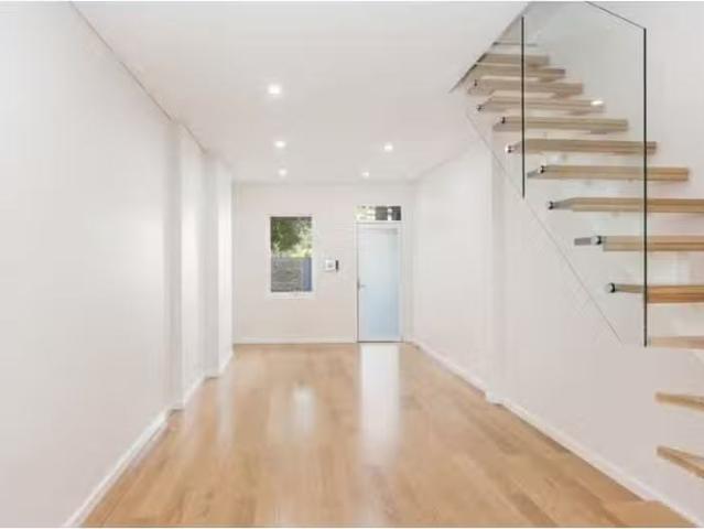 Just in! 52 Macdonald Street, ERSKINEVILLE House for rent Lis.