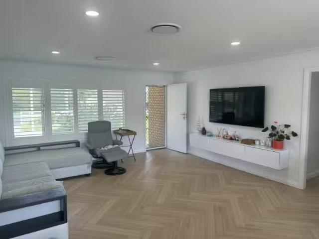 Cozy 534 Beach Road, DENHAMS BEACH House for rent Listed by R