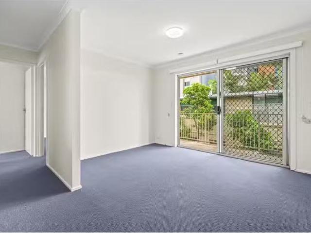 Charming 5/35 Breaker Street, Main Beach Apartment for rent L.