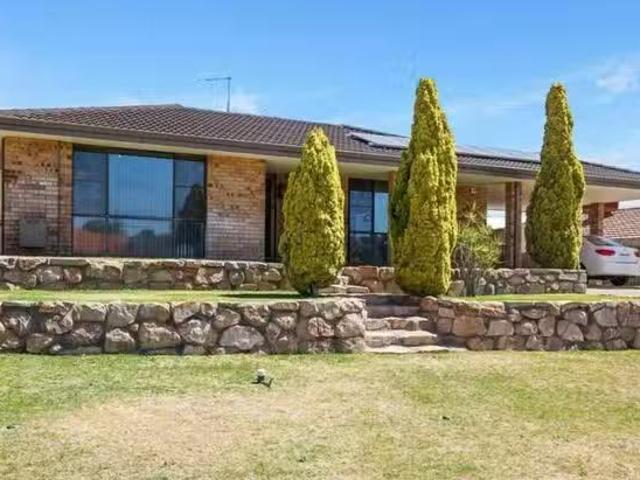Cozy 57 Marina Boulevard, Ocean Reef, WA 6027