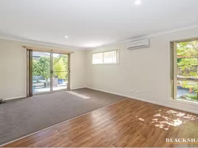 Charming 57 Murrjinelle Circuit, Bonner Apartment for rent Li.