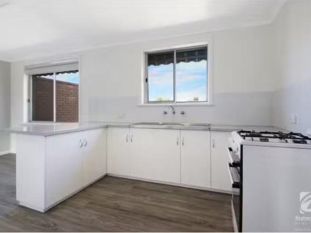 Nice 569 Noorla Place, Lavington House for rent Listed by Kir.