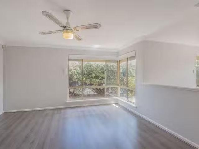 Cozy 56 Amity Boulevard, Coogee, WA 6166