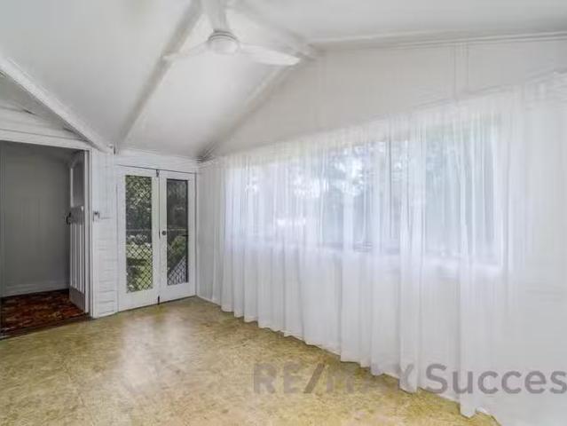 Cozy 56 Hogg Street, Rockville, QLD 4350