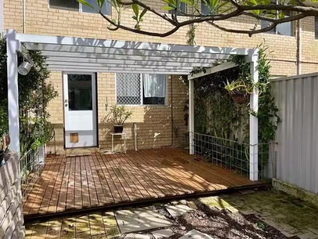 Deal! 5/80 Samson Street, White Gum Valley, WA 6162