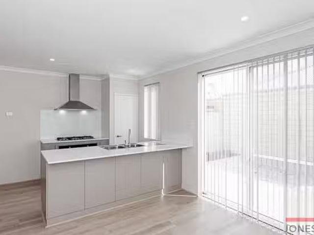 Deal! 59 Cowaramup Loop, Two Rocks, WA 6037