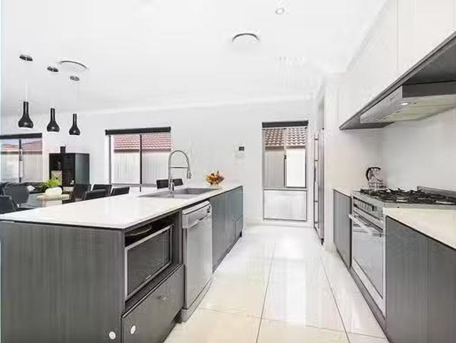 Unique 5 Mcmullan Close, Gumdale, QLD 4154