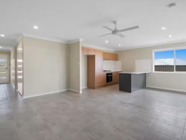 Charming 5 Melaleuca Way, Cessnock House for rent Listed by C.