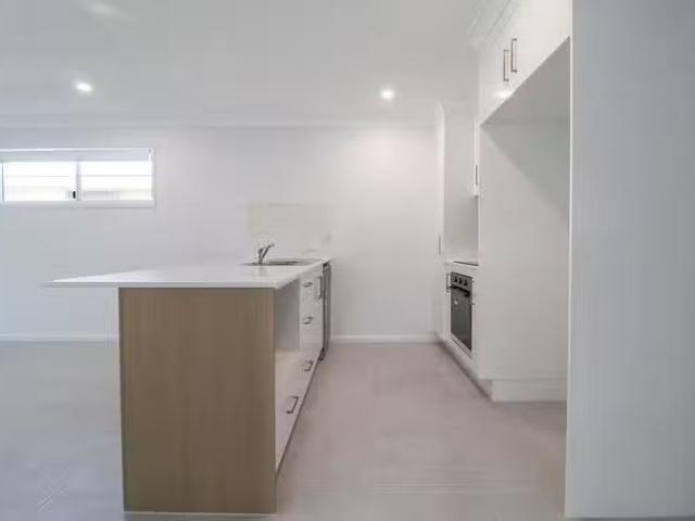 Deal! 5 Oystercatcher Road, Kirkwood, QLD 4680
