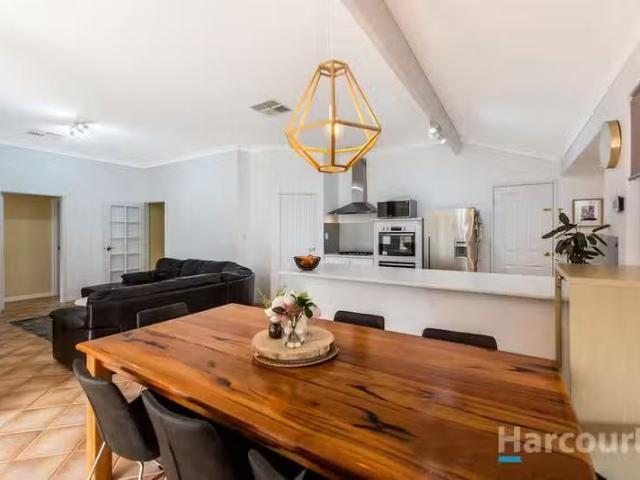 Cozy 5 Aysgarth Court, HOCKING, WA 6065 House for Rent