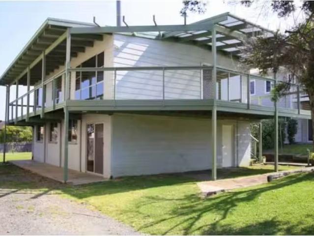Cozy 5 Acacia Avenue, SANDY BEACH House for rent Listed by Ni.