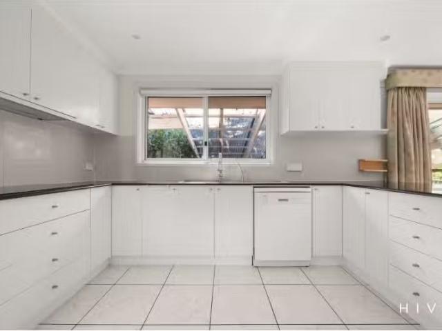 Nice 5 Burnett Street, Kaleen House for rent Listed by Madiso.