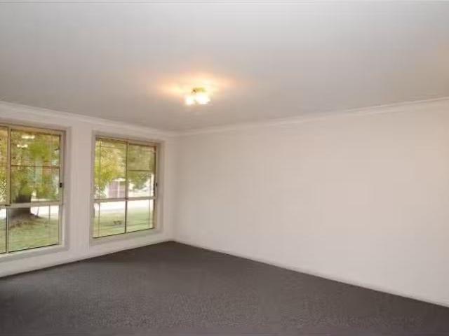 Just in! 5 Barton Street, Lithgow House for rent Listed by Va.