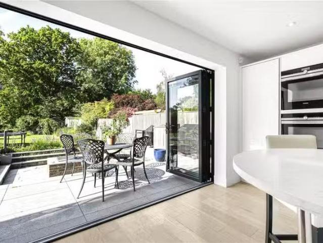 Rental! 5 bedroom detached house for rent in Lower Station Roa.