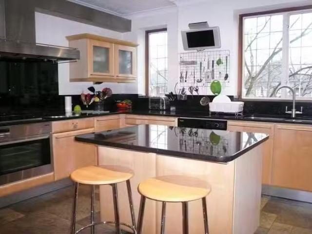 Charming 5 bedroom detached house for rent in Stone Road, Brom.