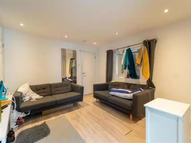 Nice 5 bedroom house for rent in Dale Road, Birmingham, West M.