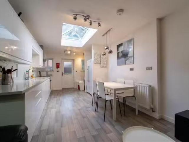 Nice 5 bedroom house for rent in Holly Grove, Hubert Road, Bir.