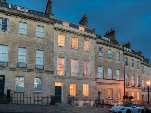Just in! 5 bedroom terraced house for rent in Lansdown Place E.