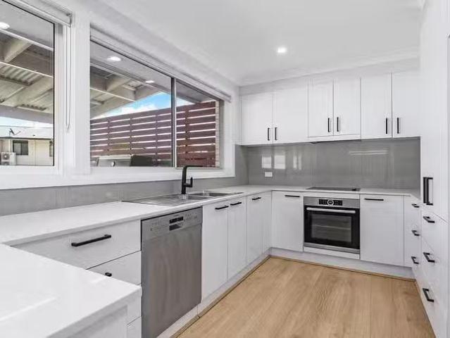 For Rent! 5 Berallier Drive, Camden South, NSW 2570