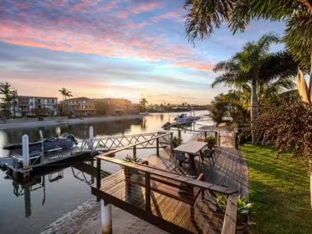 Just in! 5 BR 15 Coorumbong Close, MOOLOOLABA, QLD 4557 Hous.