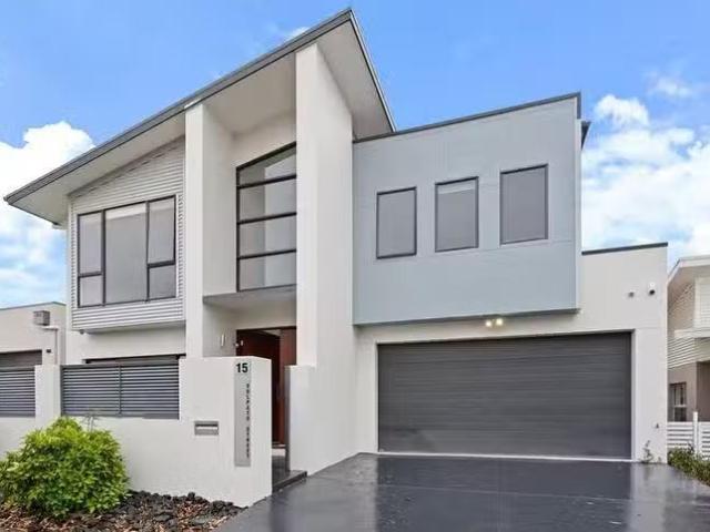 Nice 5 BR 15 Volpato Street, Forde, ACT 2914