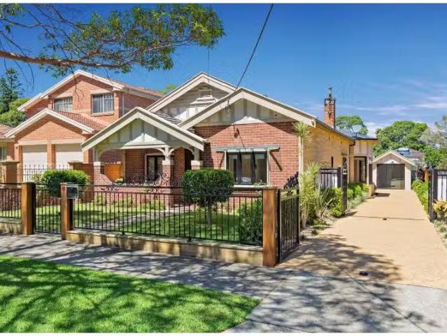 Charming 5 BR 16 Hunter Street, Strathfield House for rent Li.