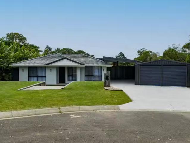 Just in! 5 BR 11 Meridan Court, POMONA, QLD 4568 House for R.