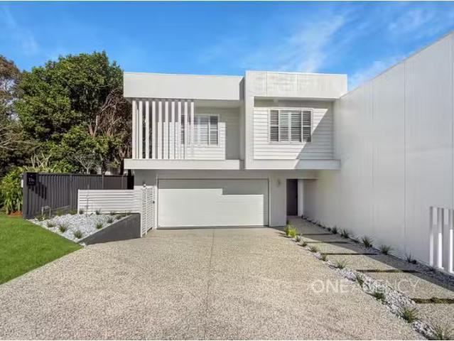 Cheap 5 BR 11B Perks Parade, Port Macquarie Townhouse for rent.