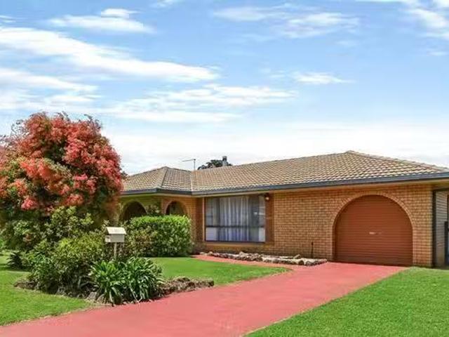 Deal! 5 BR 12 Lotus Crescent, Centenary Heights, QLD 4350