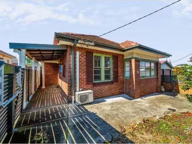 For Rent! 5 BR 13 Victoria Street, Mayfield House for rent Li.