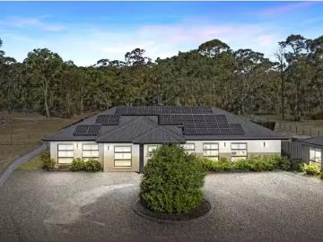 Charming 5 BR 24 Abbey Circuit, WESTON House for rent Listed.