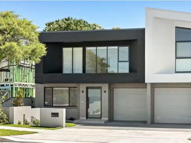 New 5 BR 269 NORTH ROCKS Road, North Rocks Townhouse for rent.