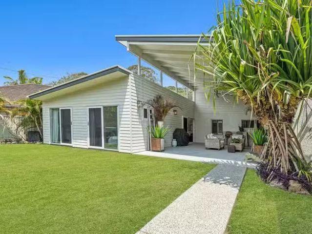 Just in! 5 BR 27 Matilda Street, Burleigh Heads, QLD 4220